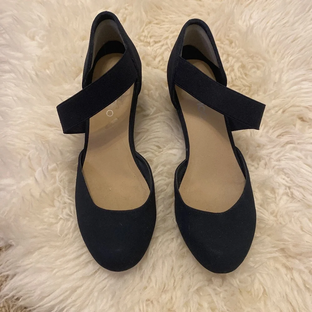 Navy Heels - Picture 1 of 4